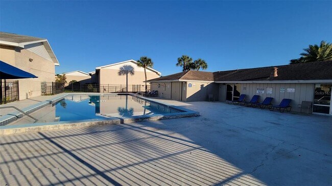 Building Photo - 826 Sky Lake Cir