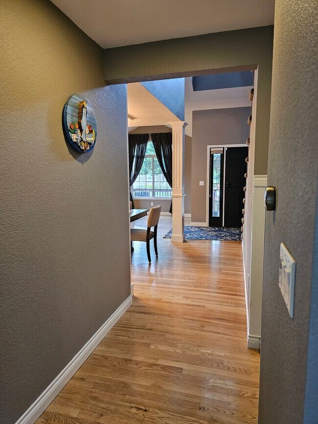 Building Photo - $500 Move in incentive! Gorgeous 4 bedroom Boulder home!  Available Now!