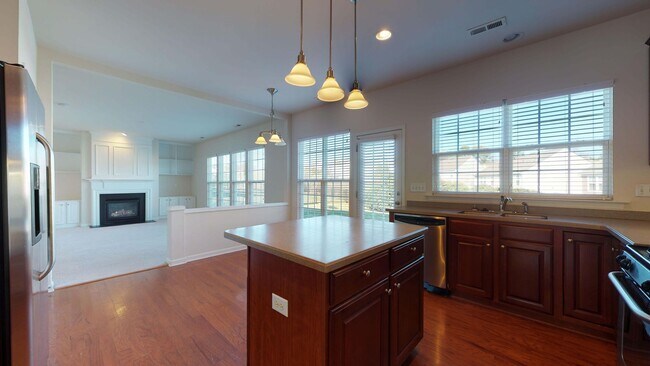 Building Photo - Beautiful 4 Bedroom Home in the vibrant city of Raleigh!