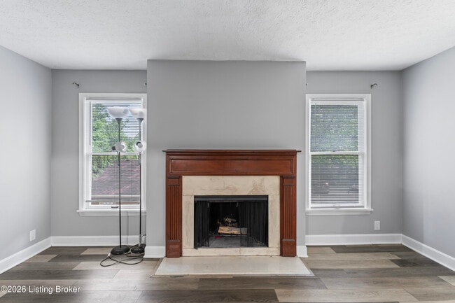 Building Photo - 10331 Shelbyville Rd