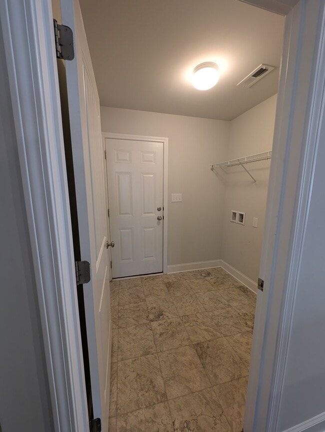 Building Photo - 244 Abercorn Dr