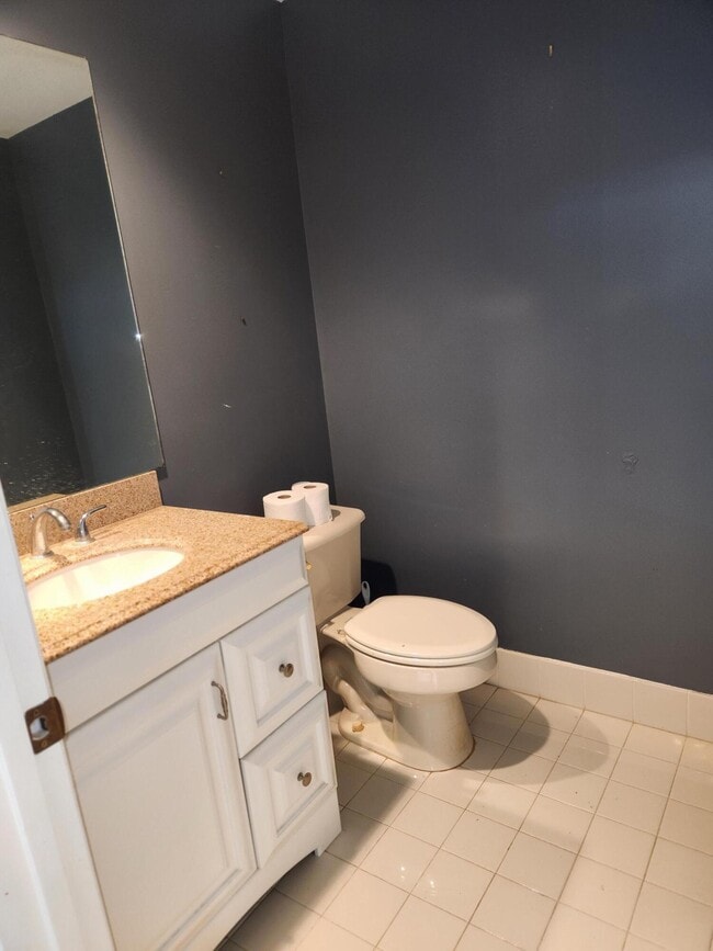 Building Photo - 5242 Victoria Cir