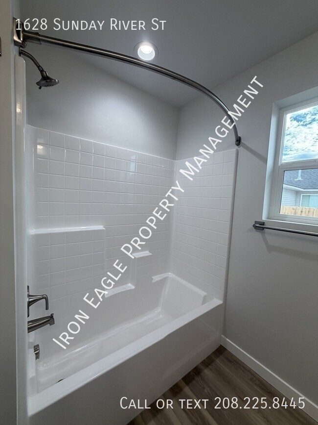 Building Photo - 1628 Sunday River St
