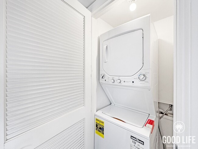 Building Photo - Comfort & Convenience in This Single-Level Oceanside Home