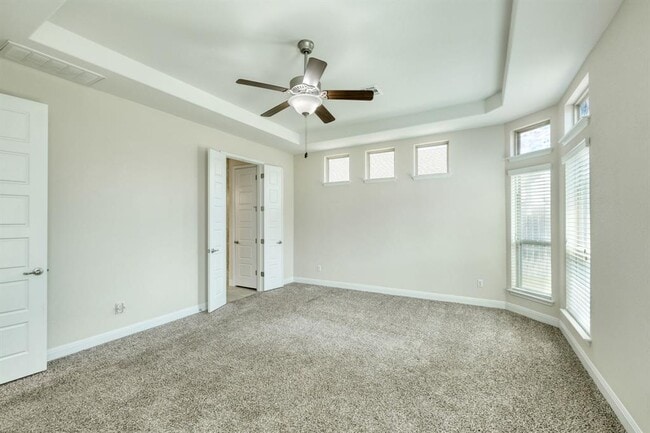 Building Photo - 204 Blue Spruce Way