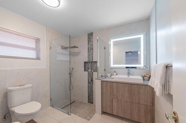 Building Photo - 2519 Barcelona Dr