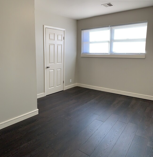 Building Photo - 2428 W Savannah Villa Oaks