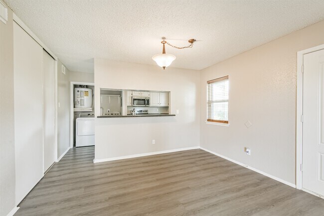 Building Photo - 5646 Birchmont Dr