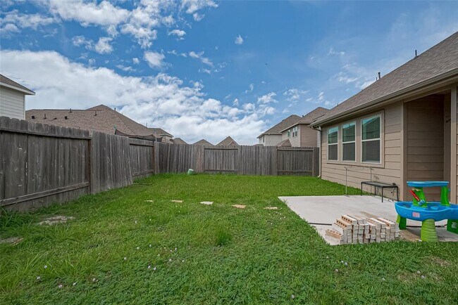 Building Photo - 14214 Singing Oaks Trl