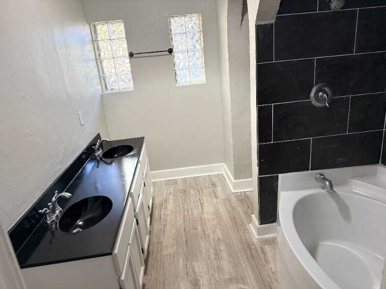 Building Photo - 322 Sunset Terrace