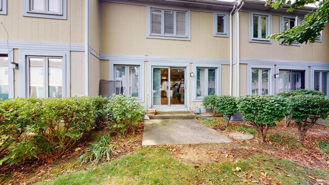 Building Photo - 333 Redwing Dr