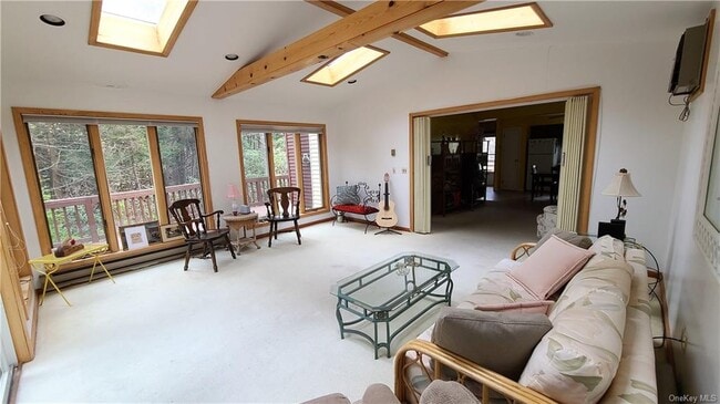 Building Photo - 52 Medallion Rd