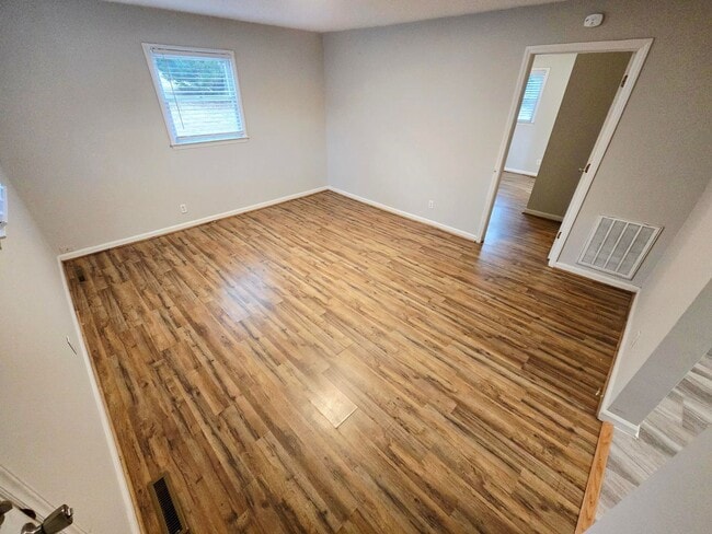 Building Photo - This charming 2 bedroom, 1 bathroom home is now available for rent.