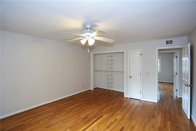 Building Photo - 115 Biscayne Dr NW