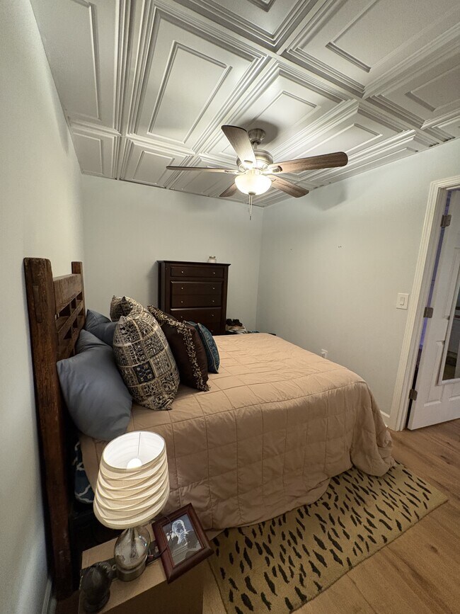 Building Photo - 321 N Valley View Dr