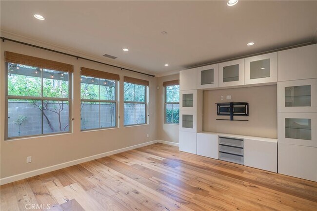 Building Photo - 104 Pendant