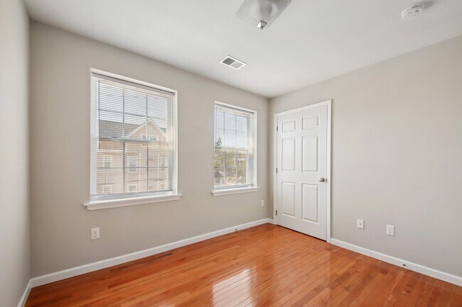 Building Photo - 314 Avenue B