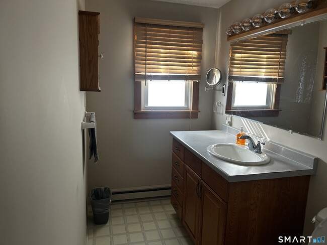 Building Photo - 5 Niles Rd