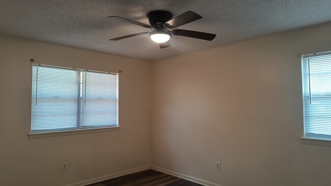 Building Photo - 7211 Rustic Cir