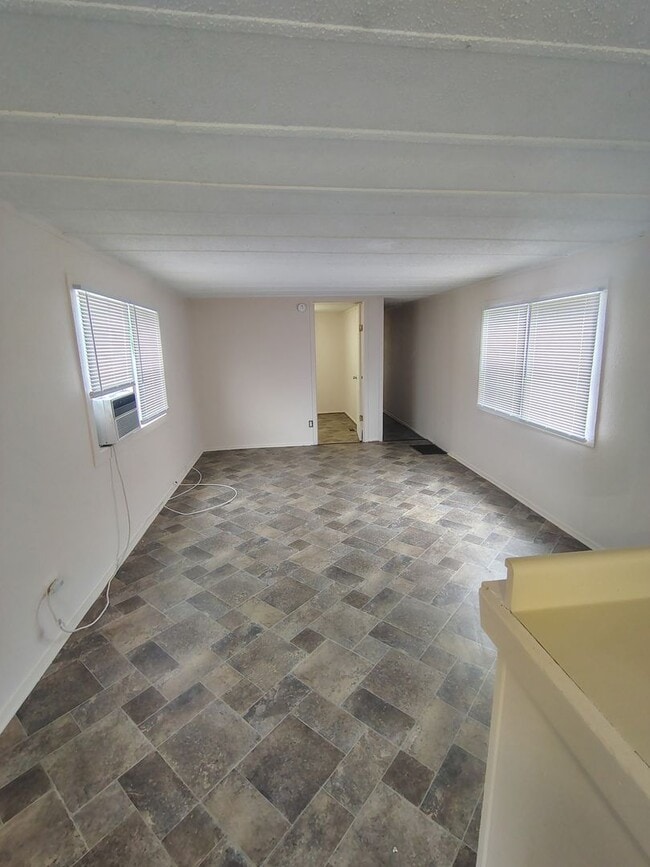 Building Photo - 208 Spruce St