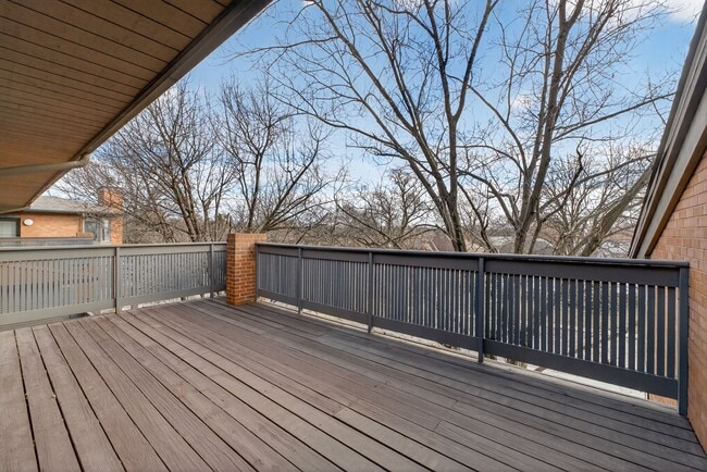 Building Photo - 155 N Hanley Rd