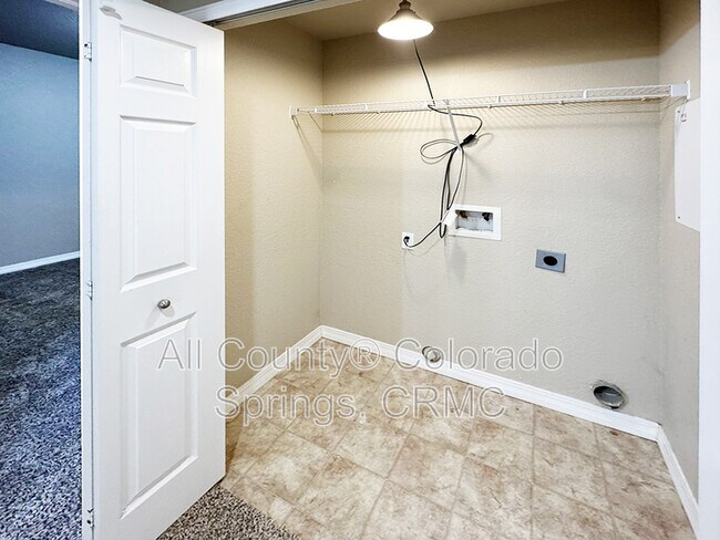 Building Photo - 4880 Kerry Lynn View