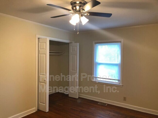 Building Photo - 2704 Ridgewood Ln