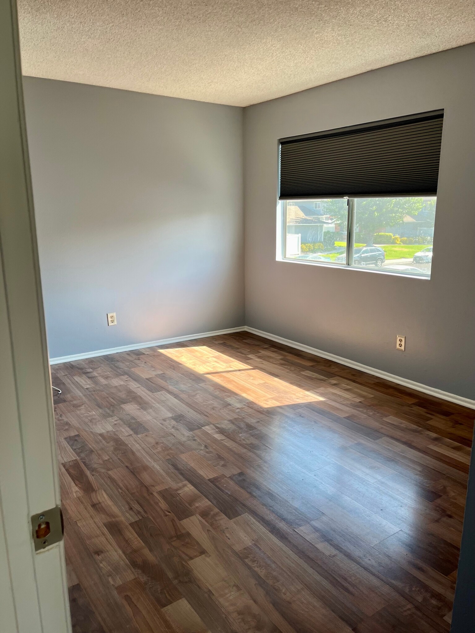 Building Photo - 28167 Robin Ave