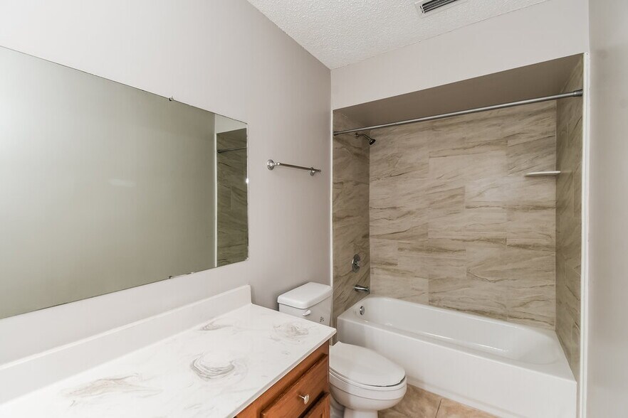 Building Photo - 4030 Laurelwood Dr