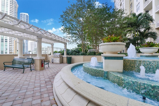 Building Photo - 511 SE 5 Ave