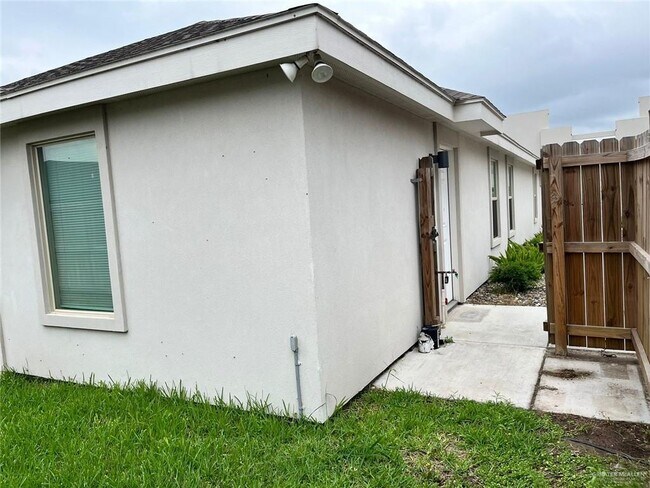 Building Photo - 1416 Alta Vis Dr