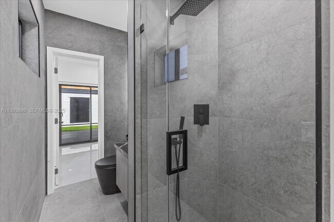 Building Photo - 19511 NE 18th Pl