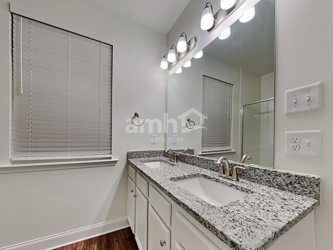 Building Photo - 5045 Hudson Vly Dr