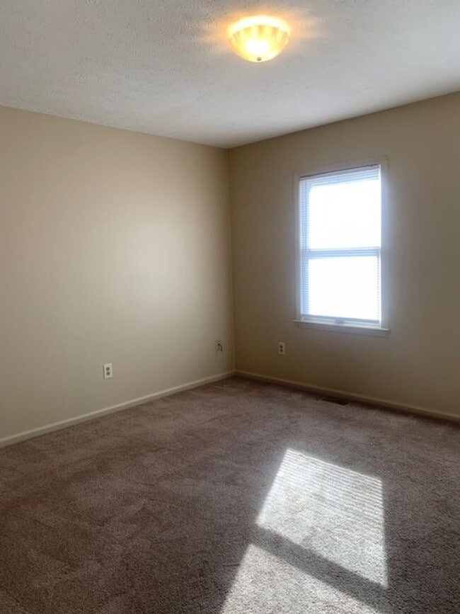 Building Photo - 2-Bedroom townhome - Cliffridge