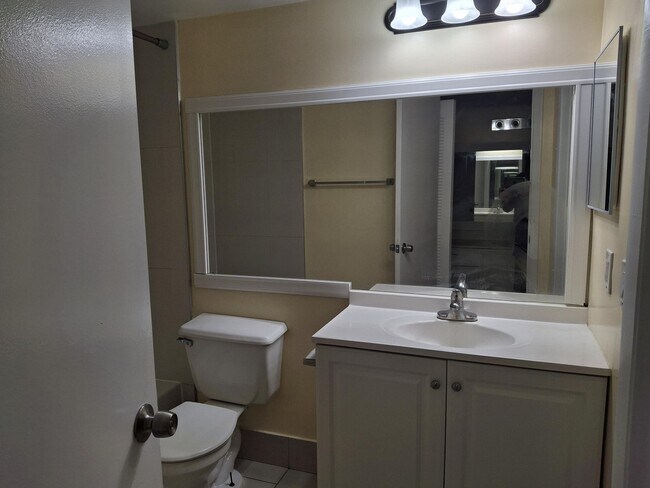 Building Photo - 9901 Westview Dr