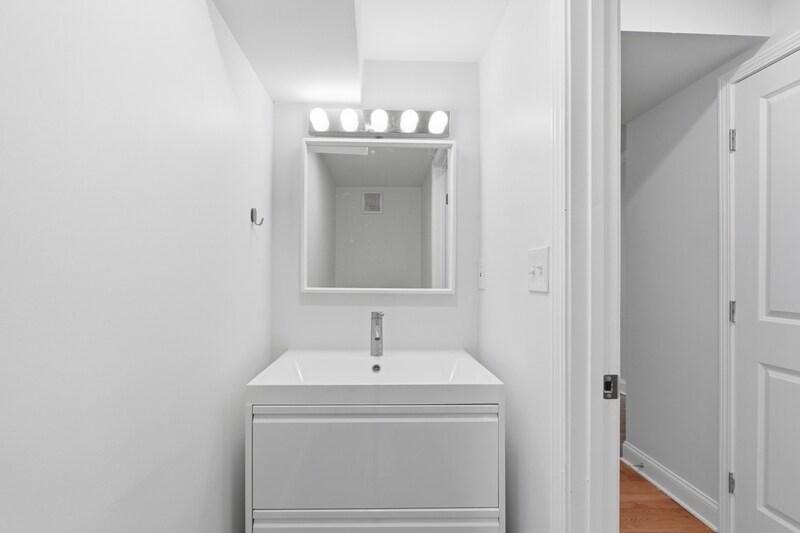 Building Photo - 2212 Cambridge St