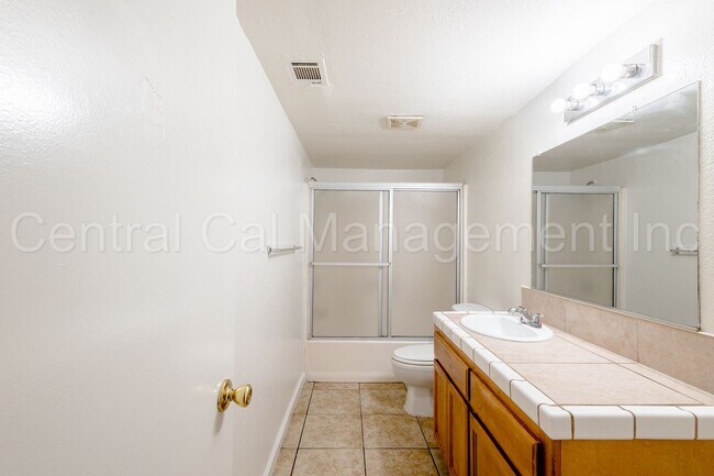 Building Photo - 3308 Loyalton Ave