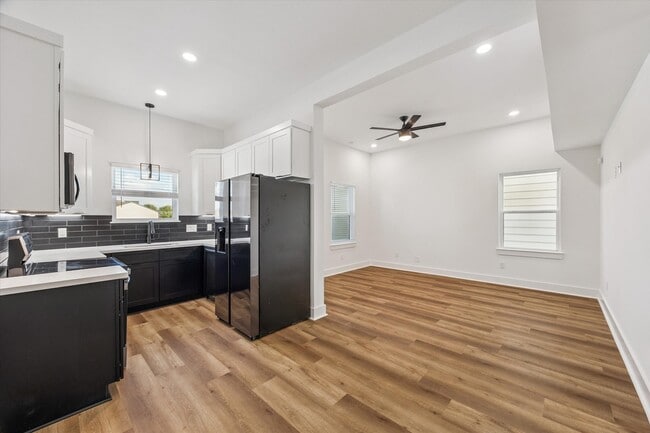 Building Photo - 9806 A/B Pelsey St
