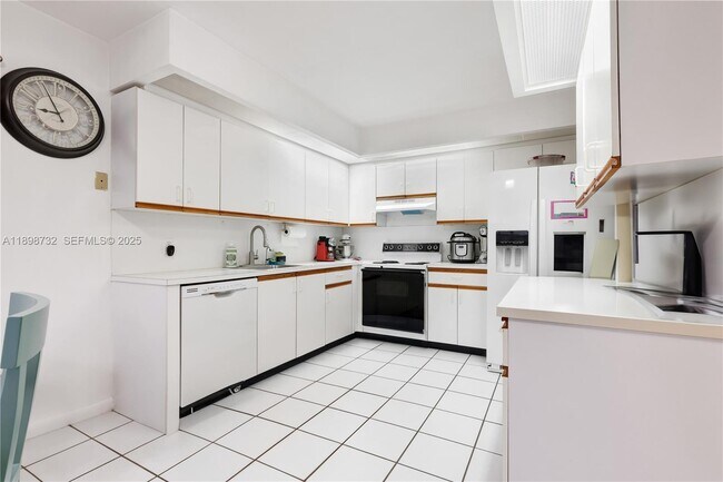 Building Photo - 12750 SW 4th Ct