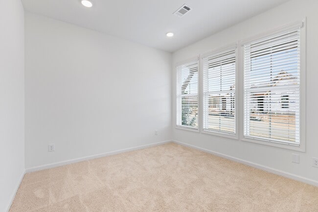 Building Photo - 116 Summer St