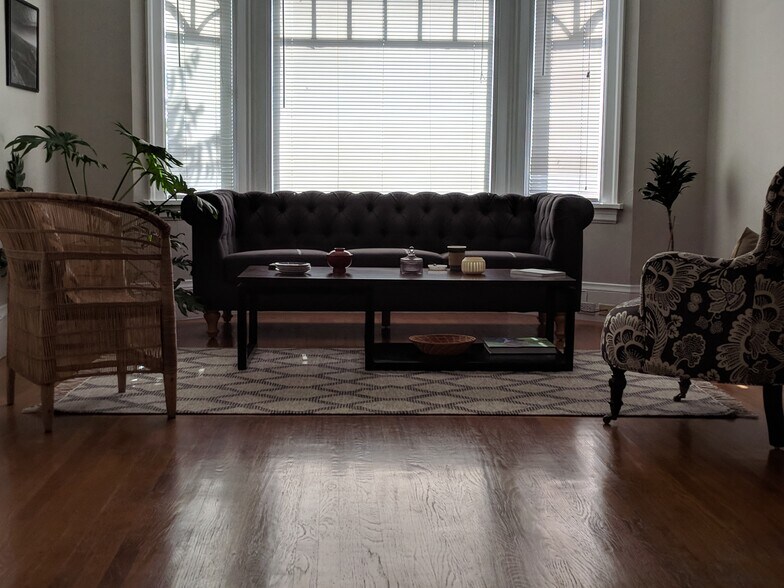 Building Photo - 1685 Oxford St