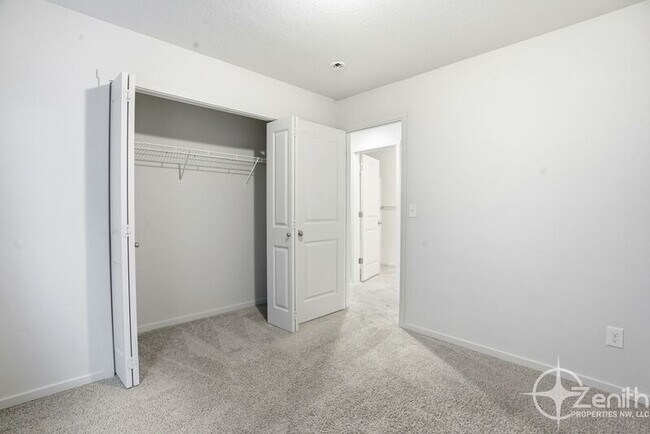 Building Photo - 11745 NE 22nd Way