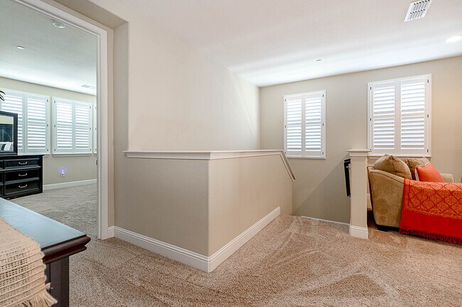 Building Photo - 582 Pasture Ave