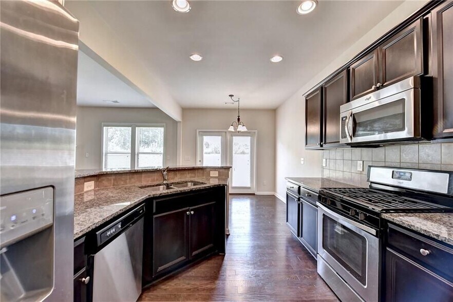 Building Photo - 5160 Breezewood Cir