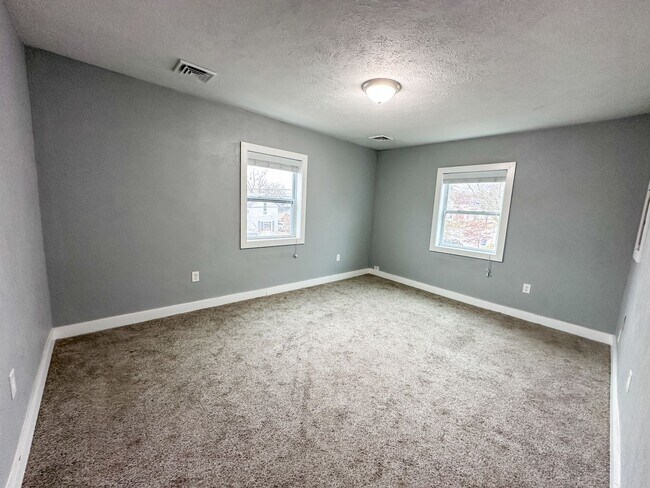 Building Photo - 921 Fourth NW