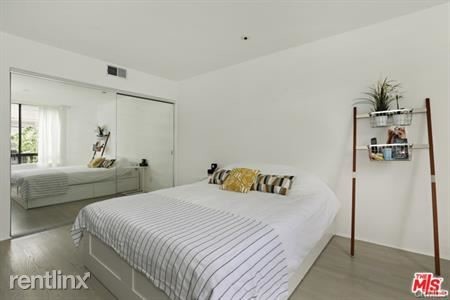 Building Photo - 2 br, 3 bath House - 851 N Kings Rd Apt 101