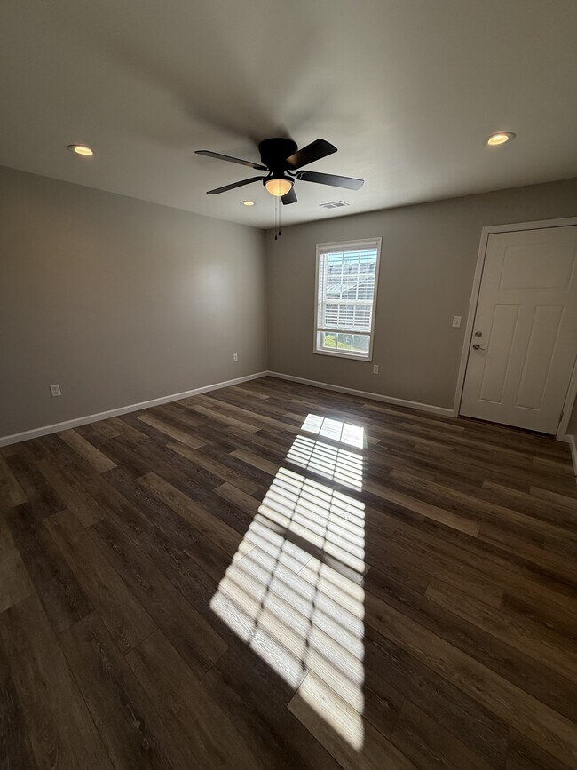 Building Photo - 234 Longwood Ln.