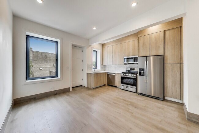 Building Photo - 2023 N Drake Ave