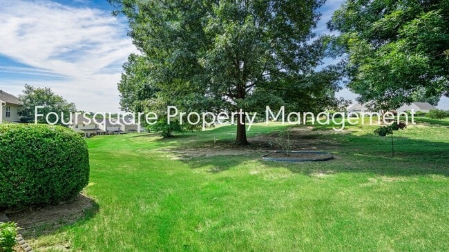Building Photo - End Unit Townhome | Sunroom| Community Poo...