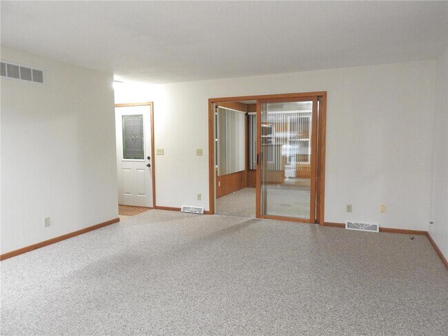 Building Photo - 724 6th St N